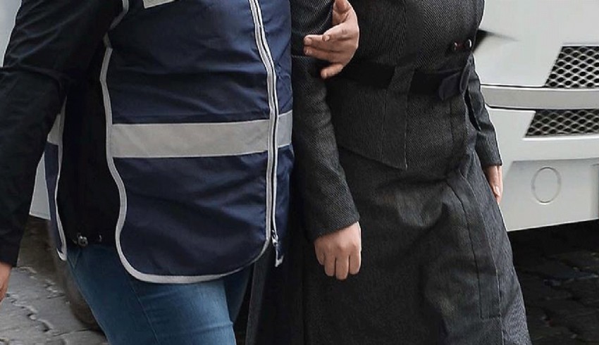 Komşusunun otomobilini çilingir çağırıp çalan kadın tutuklandı