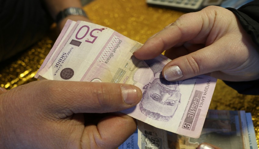 Kosova'da nakit işlemlerde Sırp dinarının kullanımı yasaklandı