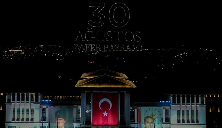 Külliye'de 30 Ağustos'a özel 1200 dronla ışık gösterisi