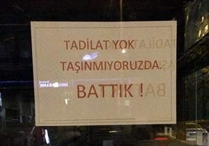 Kahve devinden ilginç afiş: Battık!