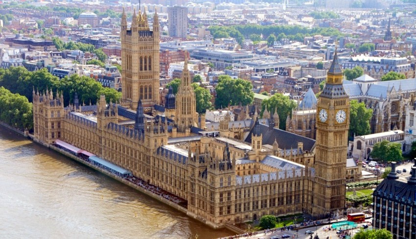 Londra'da Kraliçe Viktoria'nın portresinin de yer aldığı 1700'e yakın eser kayıp
