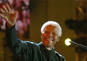 Nelson Mandela hayatını kaybetti