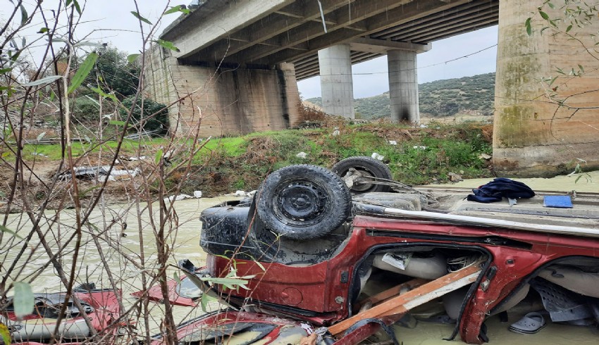 Manisa’da 25 metrelik köprüden uçan araçtaki 3 kişi öldü