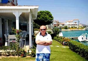 Dev residansı var, 90 m2'de yaşıyor