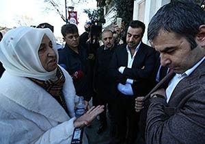 Melek İpek'i evine sokmayanlar Ak Parti'nin güvenlikçisi çıktı