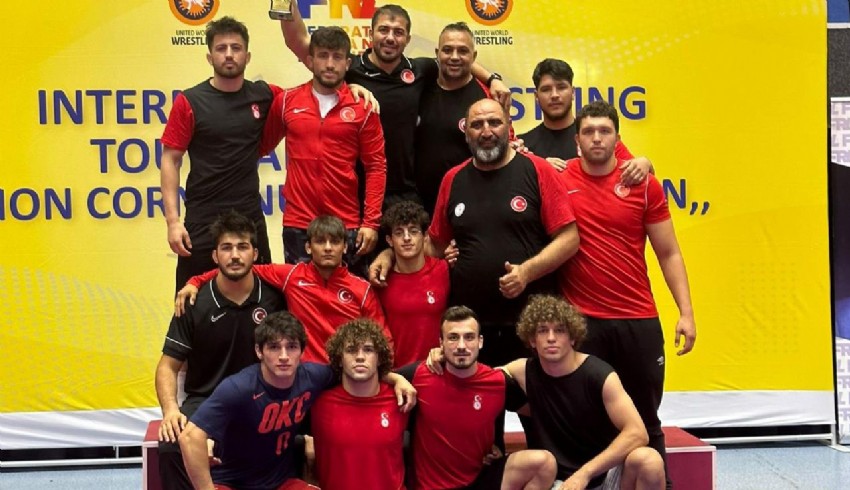 Milli güreşçiler Romanya'da turnuvada 9 madalya kazandı