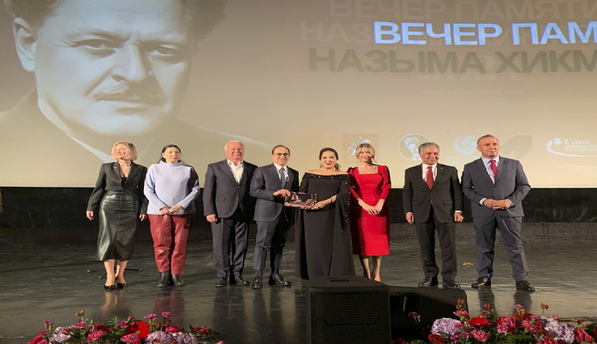 Türkan Şoray, Nazım Hikmet'in doğum gününde