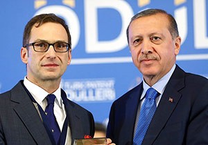 Ömer Koç ödülü Cumhurbaşkanı Erdoğan’ın elinden aldı