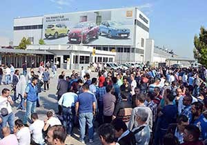 Eylem büyüyor… Ford Otosan işçileri de üretimi durduruyor
