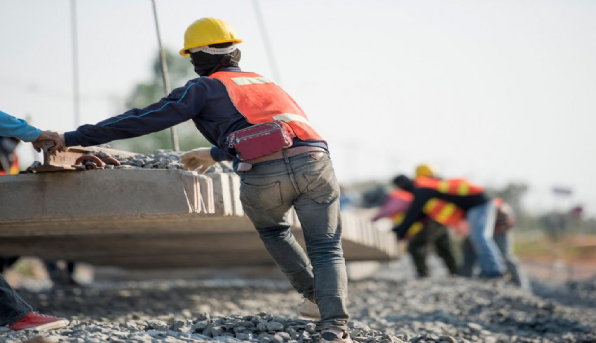 Otoyol inşaatında acı olay: Beton kalıbın altında kalan işçi öldü