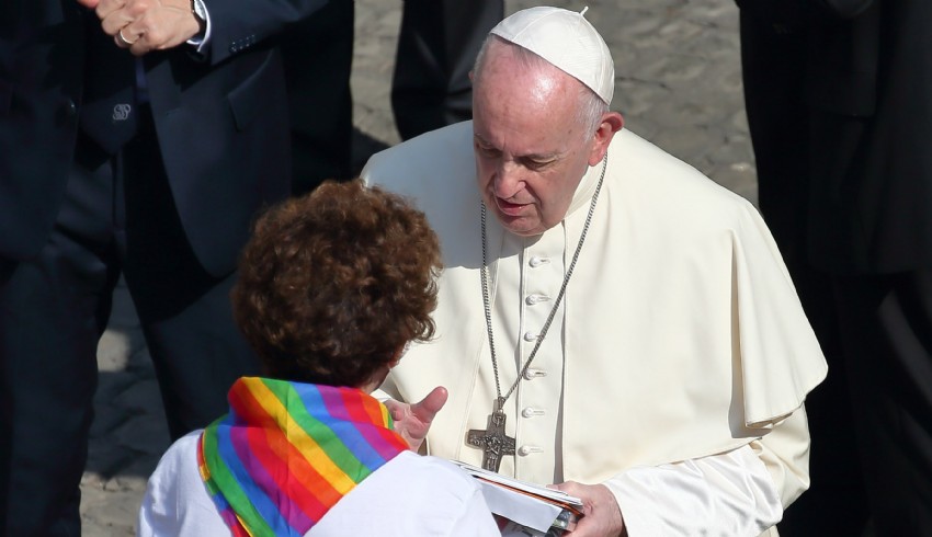 Papa Francis'den eşcinsel evliliklere ihtiyatlı destek