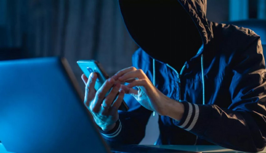 Patron çalışanını dolandırılmaktan kurtardı