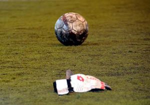Sahaya yıldırım düştü, 11 futbolcu öldü