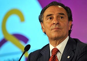 Görevine son verilen Prandelli kaç milyon Euro alacak?