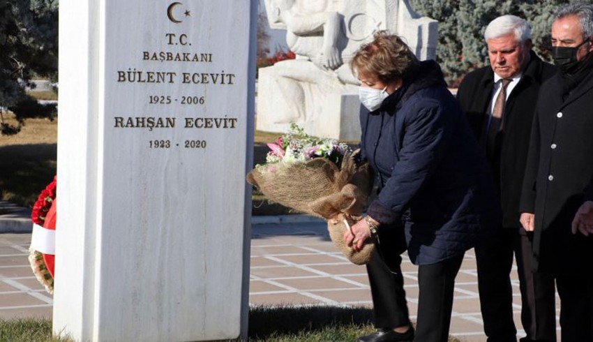 Rahşan Ecevit vefatının 4'üncü yılında mezarı başında anıldı