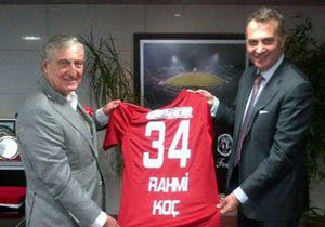 Rahmi Koç ve Erdoğan Demirören Beşiktaş'tan kovuldu