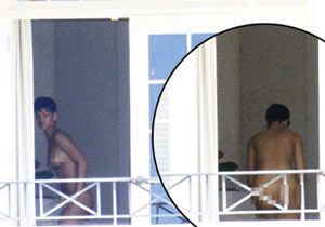 Rihanna, çırılçıplak görüntülendi