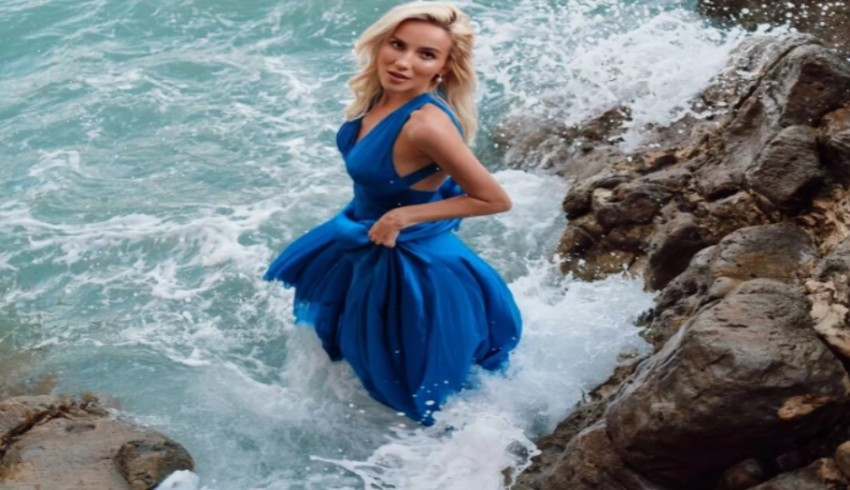 Rus model fotoğraf çekiminde dalgalara kapıldı