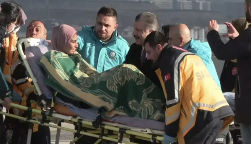 Sağlık Bakanı Koca, Gazzeli hastaları havaalanında karşıladı