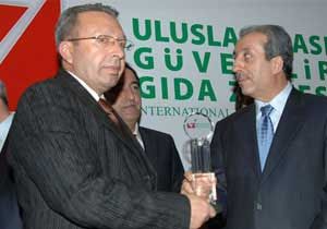 Kayseri’nin gururu Şahin’e ‘en güvenilir marka’ ödülü