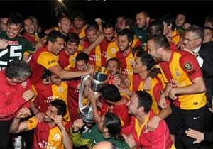 Karanlıkta kupa töreni belleklerde kalacak
