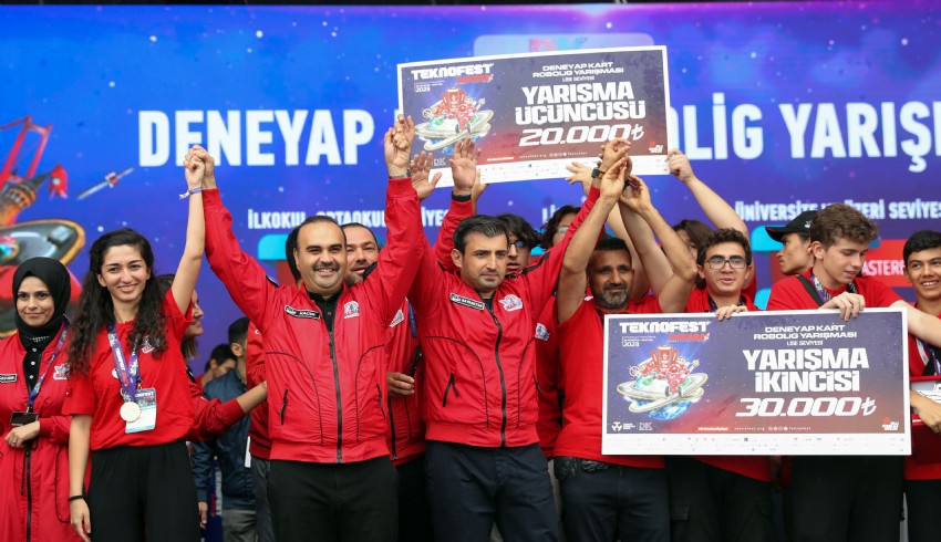 Selçuk Bayraktar: Dünyanın imrendiği projelere imza atıyoruz