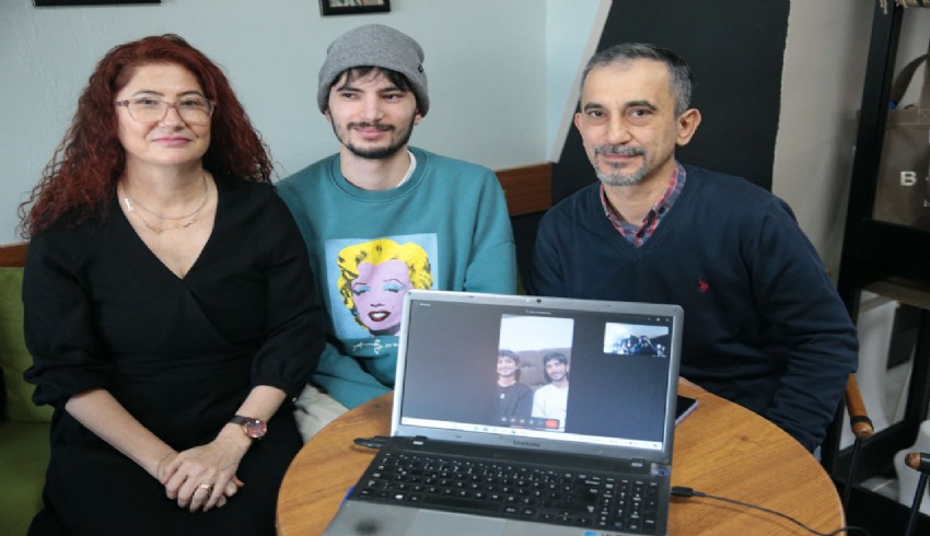 Seyahatsever üçüzler "dünyayı" geziyor