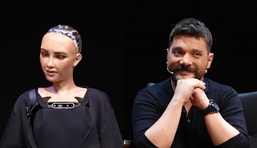 Robot Sophia'nın Erdoğan cevabına Uğur'dan 'zekalı' yorum
