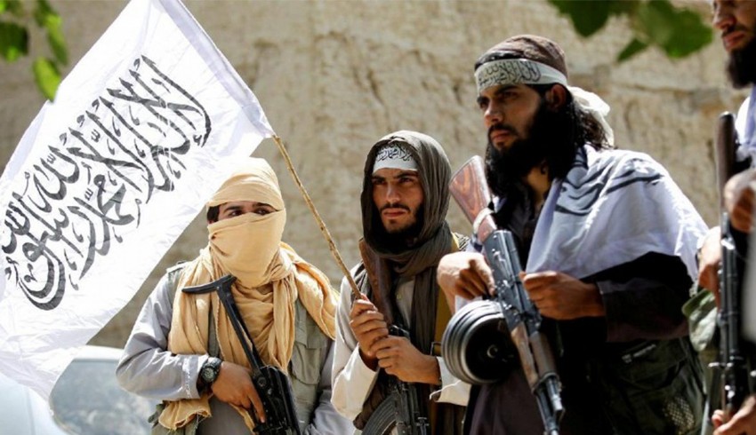 Taliban müzik aletlerini yaktı