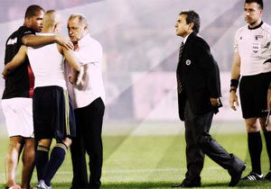 Alex: Kocaman, hiçbir zaman benim hocam olmadı