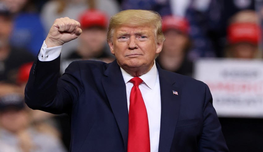 Trump mitingde Biden'a küfür etti