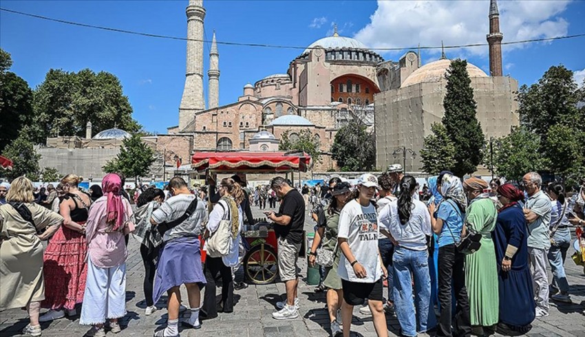 Türkiye 11 ayda 52,7 milyonun üzerinde ziyaretçi ağırladı