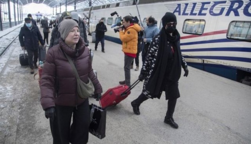 Ülkelerini terk eden Rusları ekonomi vurdu