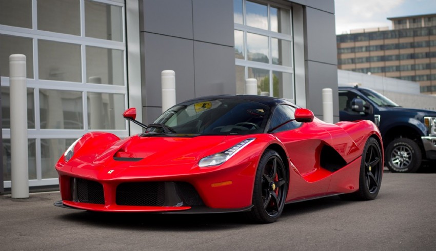 Ünlü rapçi Travis Scott Ferrari’sini satıyor