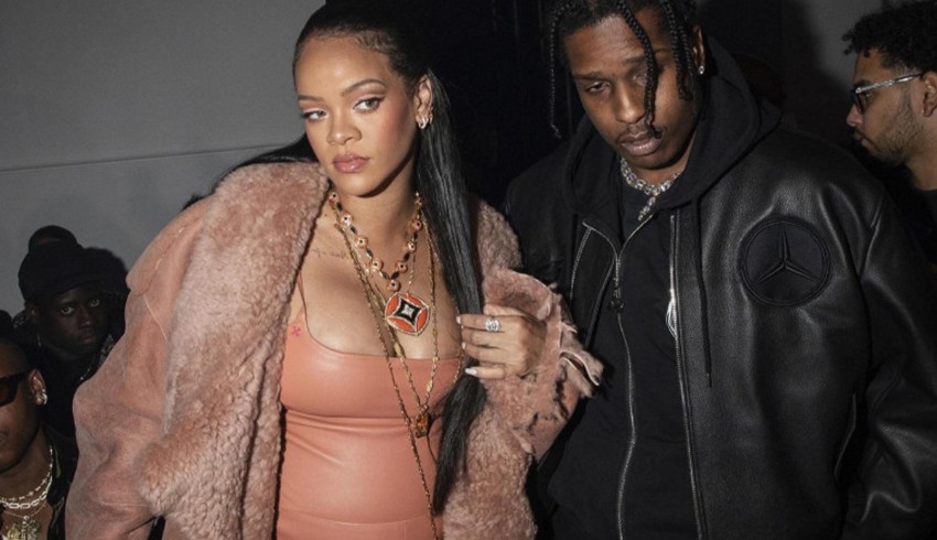 Ünlü şarkıcı Rihanna ikinci kez anne oldu