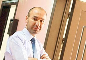 Deniz Baykal'ın kasetini yayınlayan gazeteci gözaltına alındı