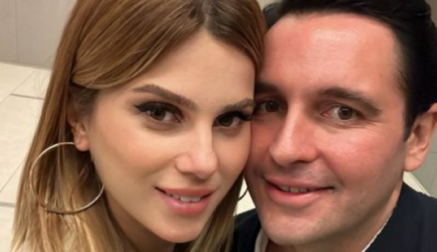 Yeni anne baba olan Sabancı çiftinin mutluluk selfiesi