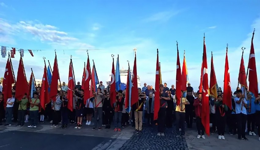 Yunan gemisi de saygı duruşuna katıldı