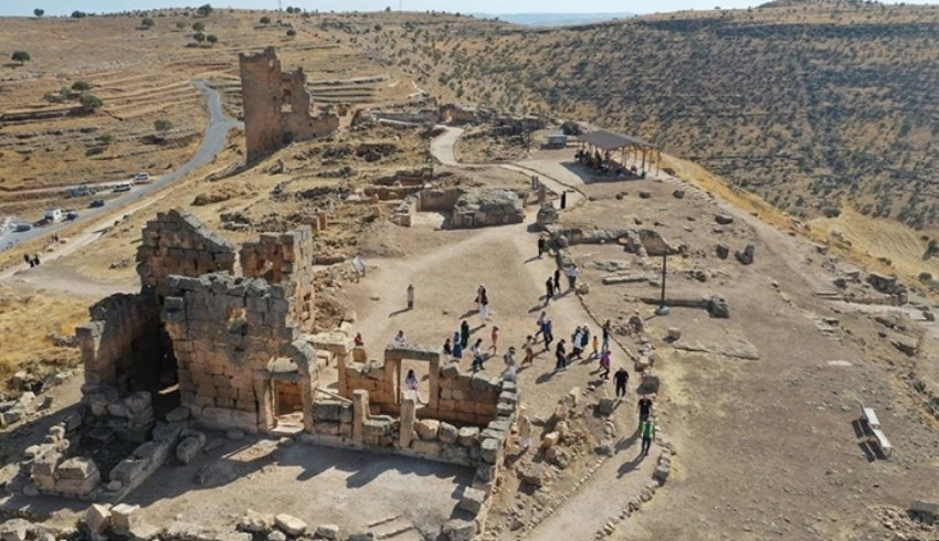 Zerzevan Kalesi'nde 1800 yıllık ameliyat aletleri bulundu