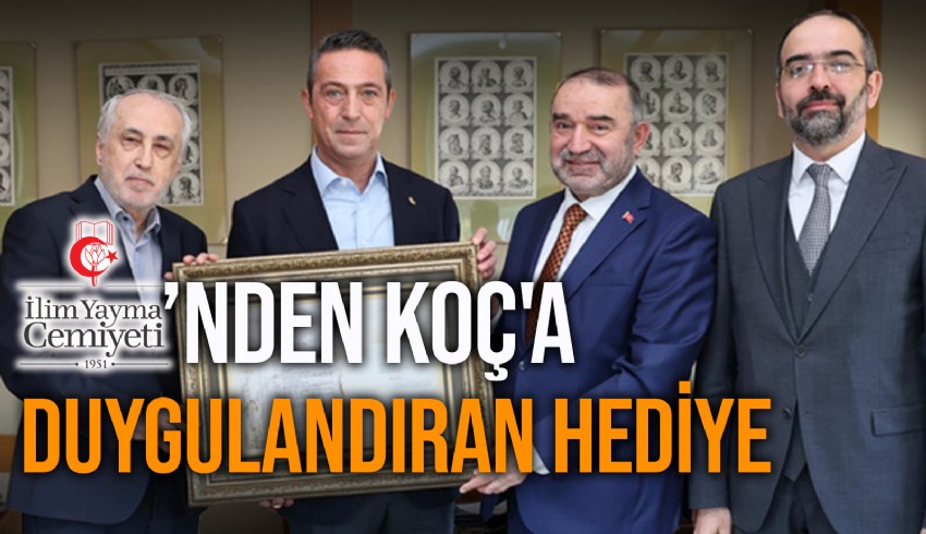 Ziyaretçiler, Ali Koç'a dedesi Vehbi Koç'un 1967 yılında İlim Yayma Cemiyeti'nde verdiği iftara dair belgeyi hediye etti